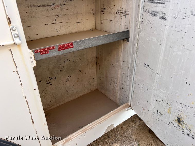 image for item DP0026 1991 International 4600  bucket truck