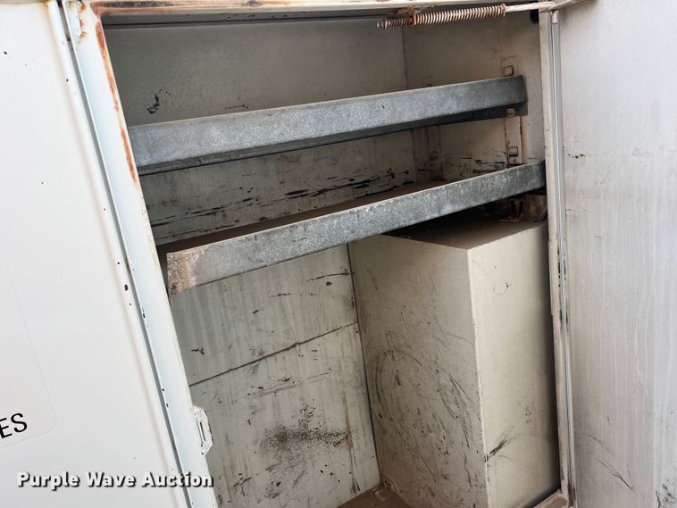 image for item DP0026 1991 International 4600  bucket truck