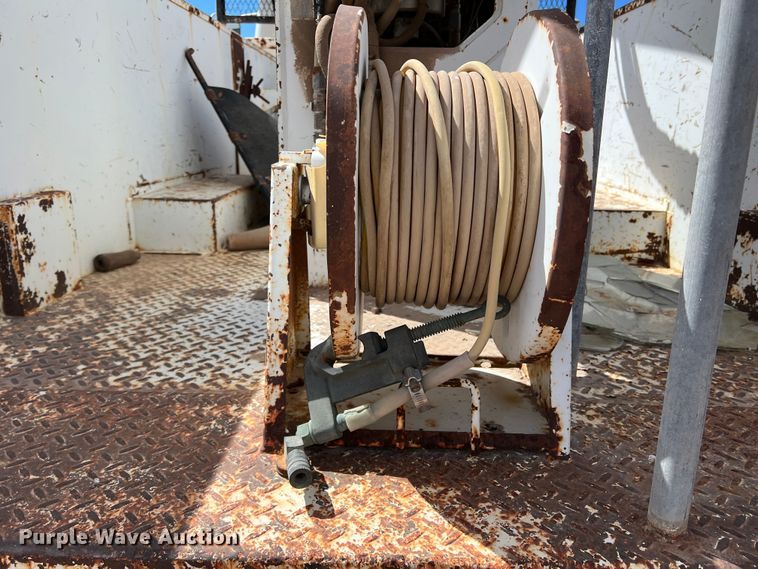 image for item DP0026 1991 International 4600  bucket truck