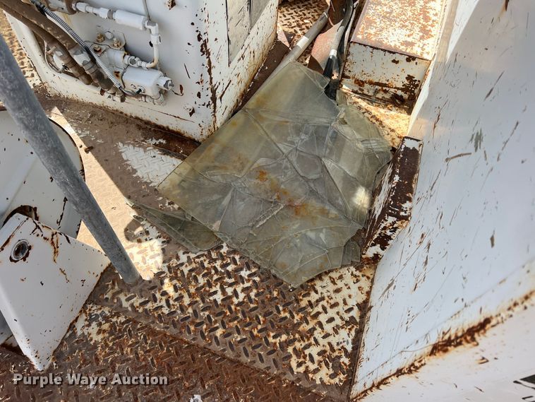 image for item DP0026 1991 International 4600  bucket truck