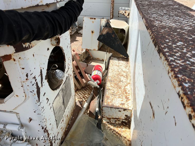 image for item DP0026 1991 International 4600  bucket truck