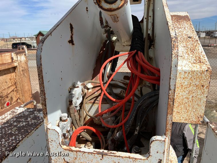 image for item DP0026 1991 International 4600  bucket truck