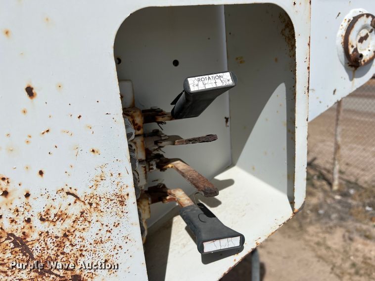 image for item DP0026 1991 International 4600  bucket truck