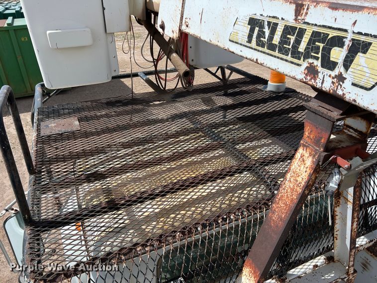 image for item DP0026 1991 International 4600  bucket truck