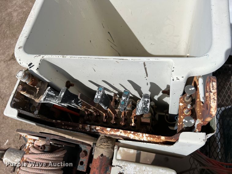 image for item DP0026 1991 International 4600  bucket truck