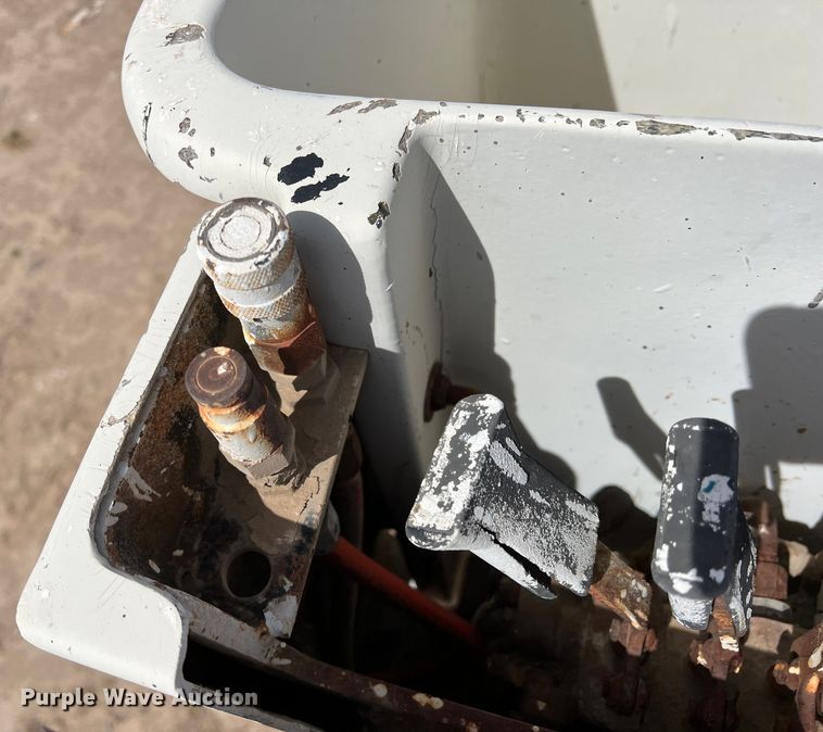 image for item DP0026 1991 International 4600  bucket truck