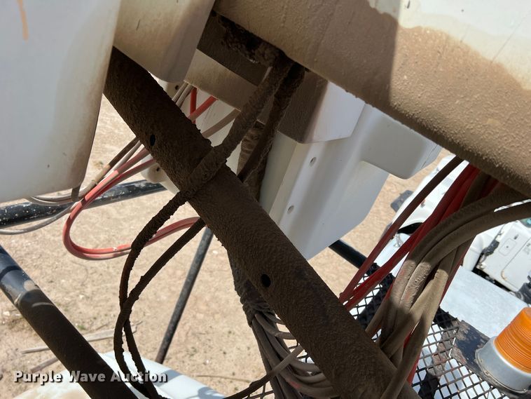 image for item DP0026 1991 International 4600  bucket truck