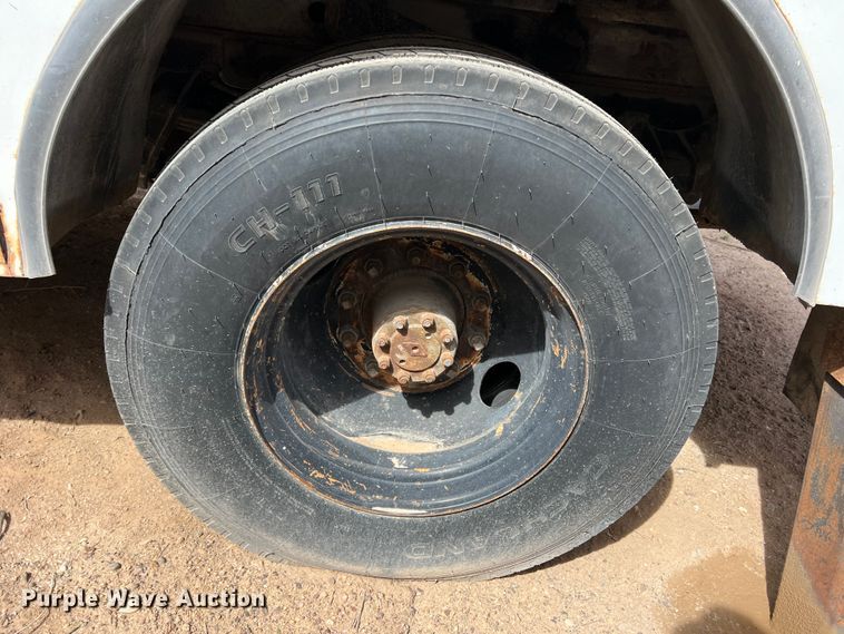 image for item DP0026 1991 International 4600  bucket truck