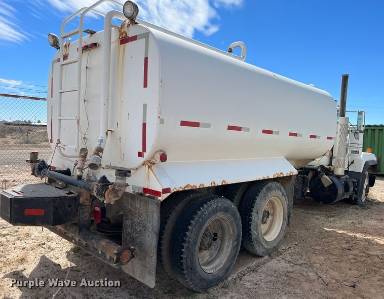 image for item DP0027 2001 Mack RD688S  water truck