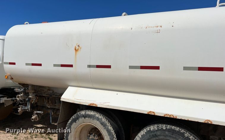 image for item DP0027 2001 Mack RD688S  water truck