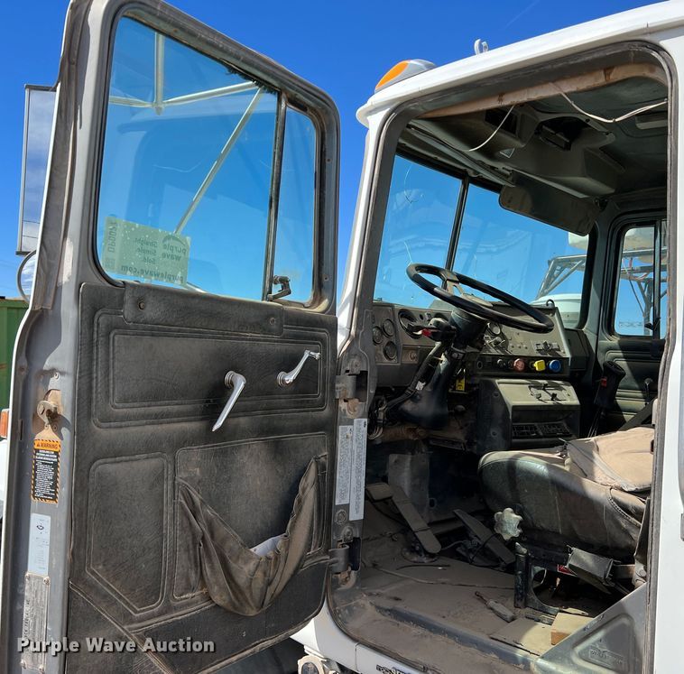 image for item DP0027 2001 Mack RD688S  water truck