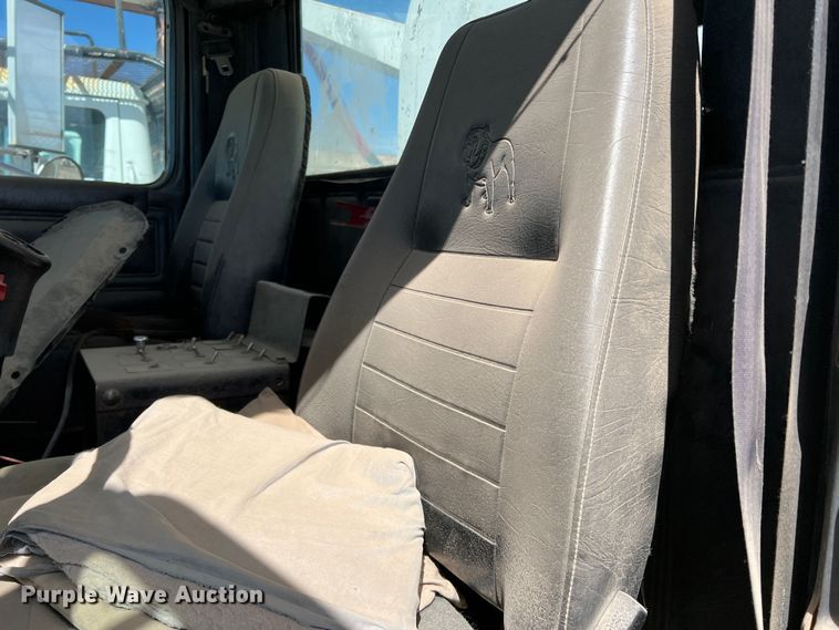 image for item DP0027 2001 Mack RD688S  water truck