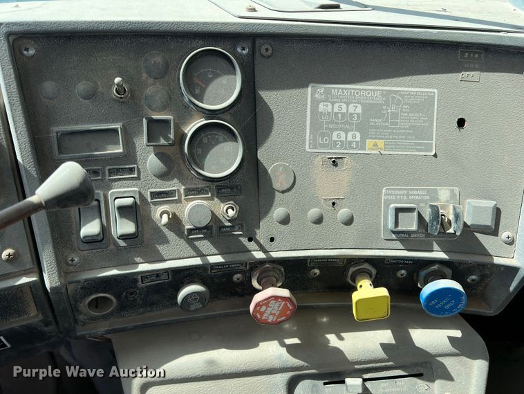 image for item DP0027 2001 Mack RD688S  water truck