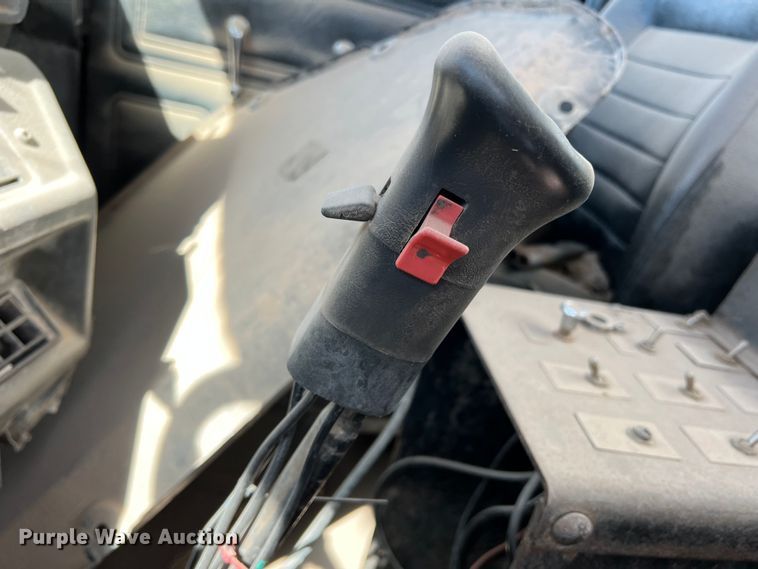 image for item DP0027 2001 Mack RD688S  water truck