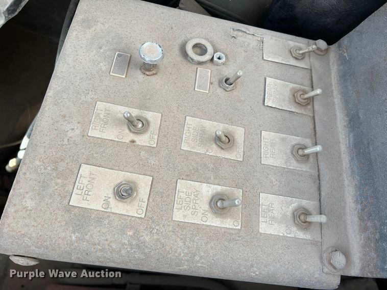 image for item DP0027 2001 Mack RD688S  water truck