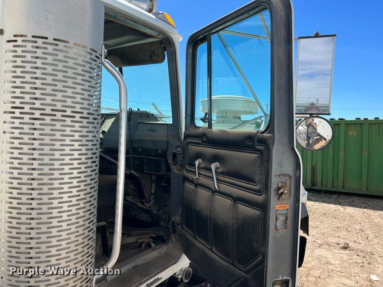 image for item DP0027 2001 Mack RD688S  water truck