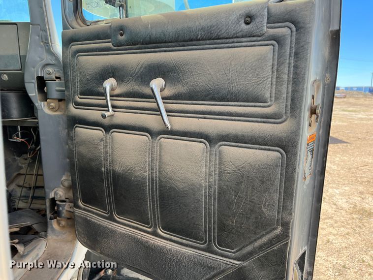 image for item DP0027 2001 Mack RD688S  water truck