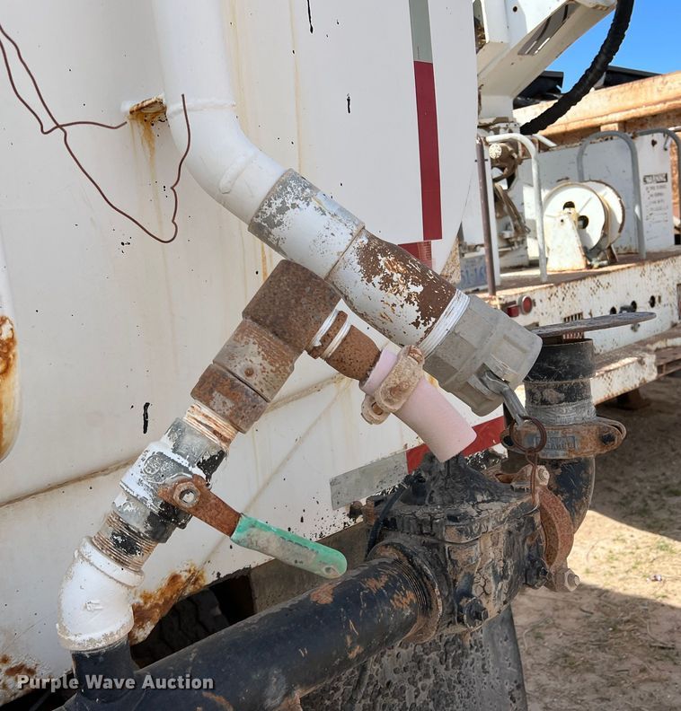 image for item DP0027 2001 Mack RD688S  water truck