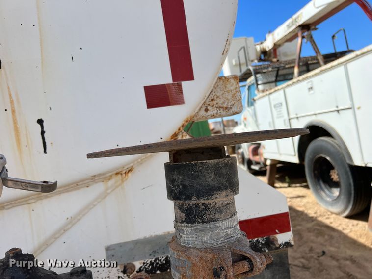 image for item DP0027 2001 Mack RD688S  water truck