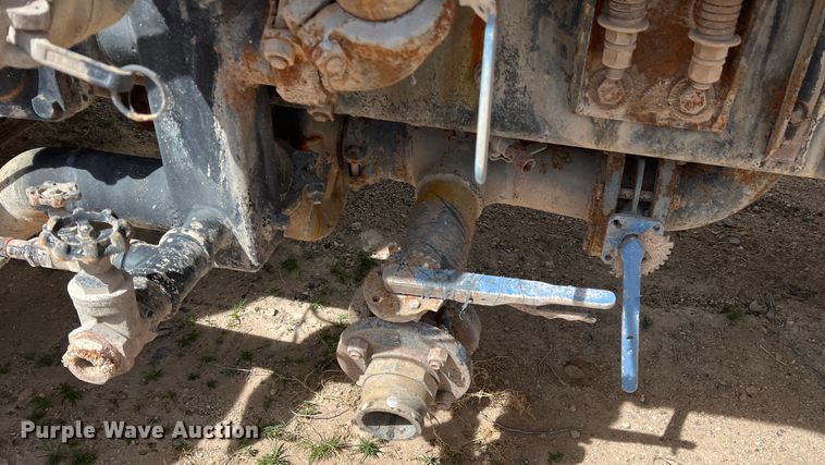 image for item DP0027 2001 Mack RD688S  water truck