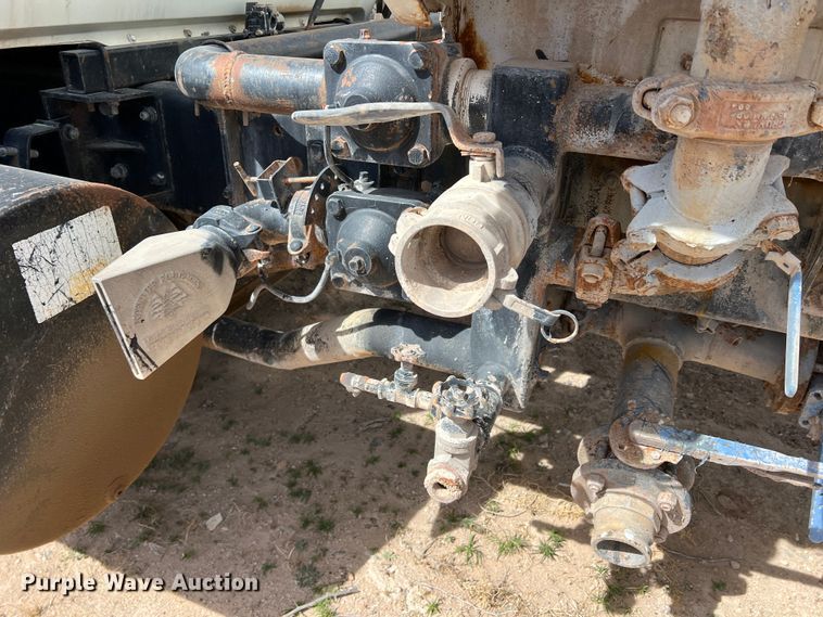 image for item DP0027 2001 Mack RD688S  water truck