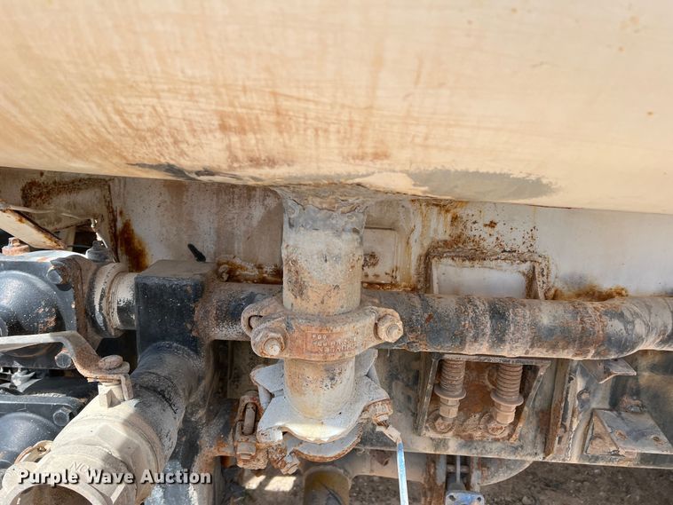 image for item DP0027 2001 Mack RD688S  water truck