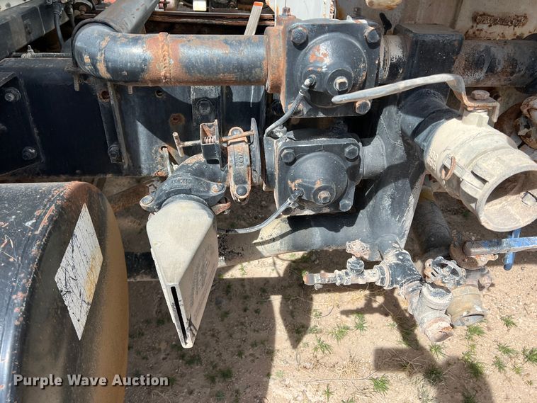 image for item DP0027 2001 Mack RD688S  water truck