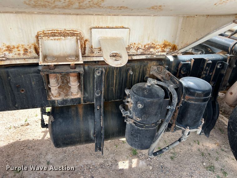 image for item DP0027 2001 Mack RD688S  water truck