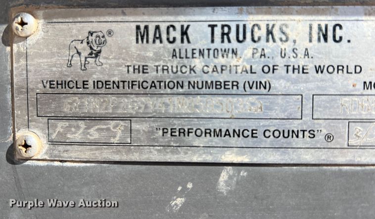 image for item DP0027 2001 Mack RD688S  water truck
