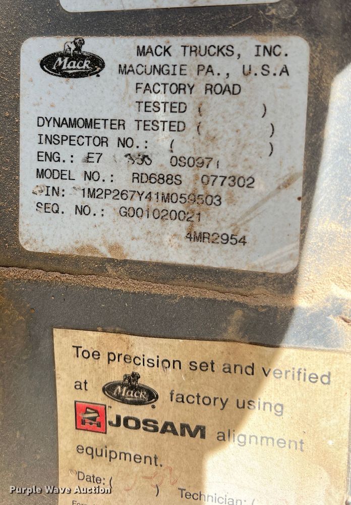 image for item DP0027 2001 Mack RD688S  water truck