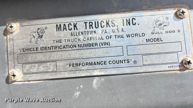 image for item DP0027 2001 Mack RD688S  water truck