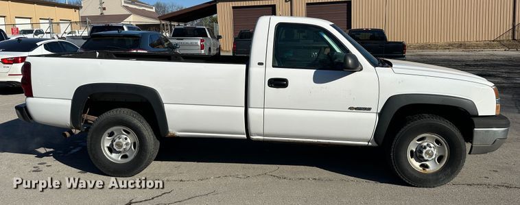 image for item DR6053 2003 Chevrolet Silverado 2500  pickup truck