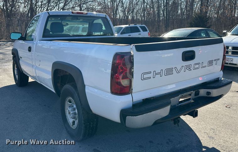 image for item DR6053 2003 Chevrolet Silverado 2500  pickup truck
