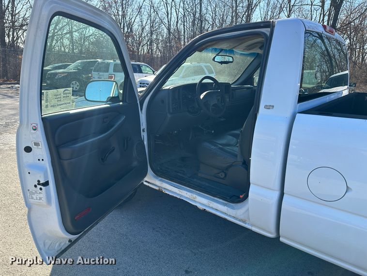 image for item DR6053 2003 Chevrolet Silverado 2500  pickup truck