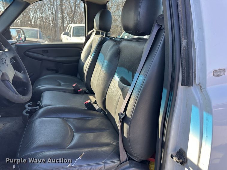 image for item DR6053 2003 Chevrolet Silverado 2500  pickup truck