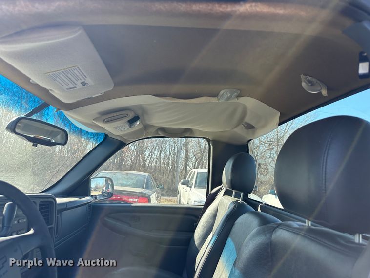 image for item DR6053 2003 Chevrolet Silverado 2500  pickup truck