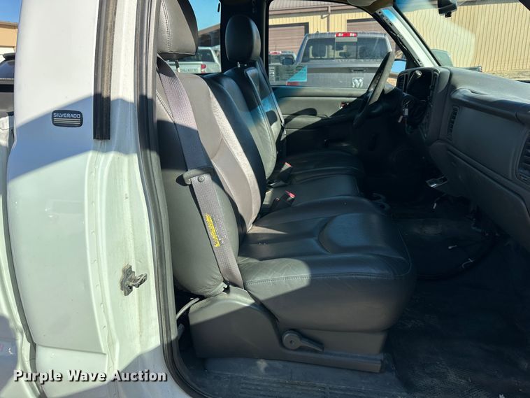 image for item DR6053 2003 Chevrolet Silverado 2500  pickup truck