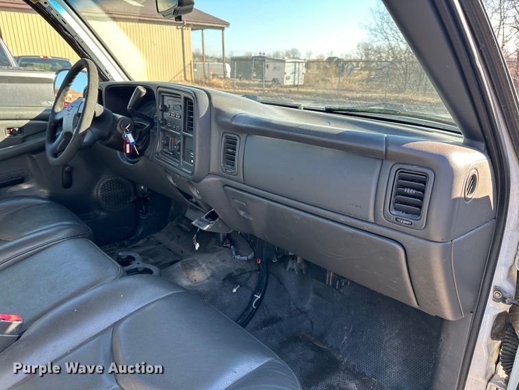 image for item DR6053 2003 Chevrolet Silverado 2500  pickup truck