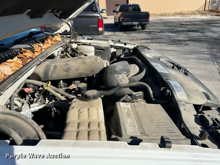 image for item DR6053 2003 Chevrolet Silverado 2500  pickup truck