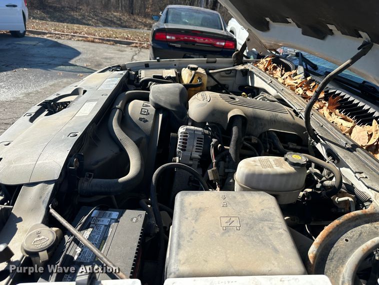 image for item DR6053 2003 Chevrolet Silverado 2500  pickup truck