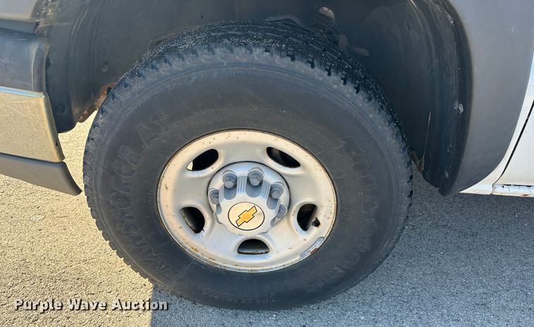 image for item DR6053 2003 Chevrolet Silverado 2500  pickup truck