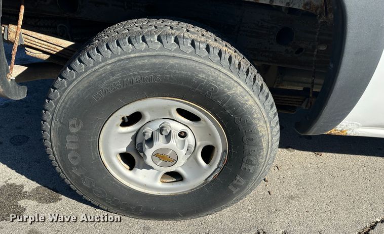 image for item DR6053 2003 Chevrolet Silverado 2500  pickup truck