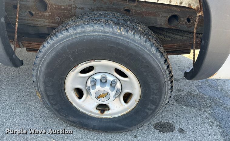 image for item DR6053 2003 Chevrolet Silverado 2500  pickup truck