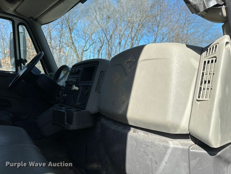 image for item DR6057 2008 International 7300  dump truck