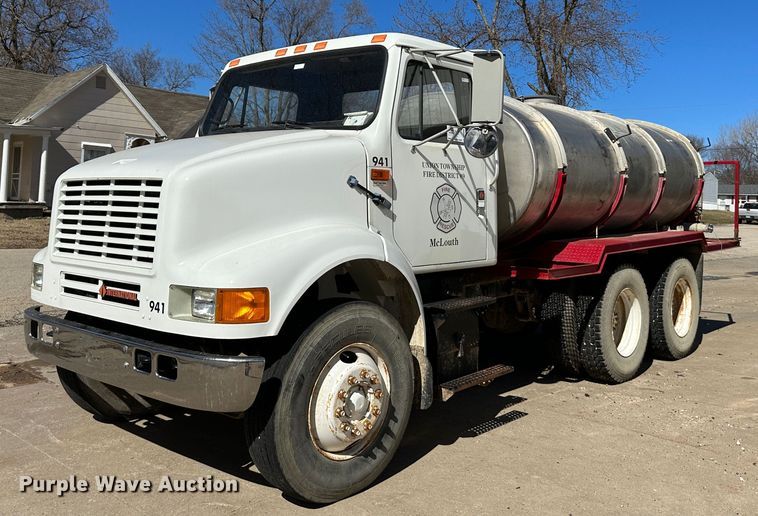 image for item DR6066 1990 International 7100  tank truck