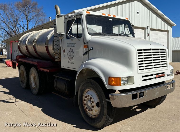 image for item DR6066 1990 International 7100  tank truck
