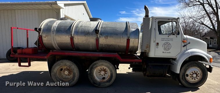 image for item DR6066 1990 International 7100  tank truck