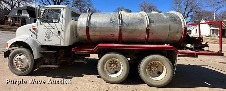 image for item DR6066 1990 International 7100  tank truck