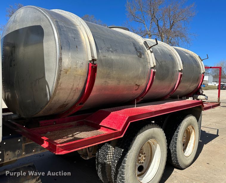 image for item DR6066 1990 International 7100  tank truck