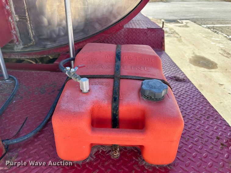 image for item DR6066 1990 International 7100  tank truck